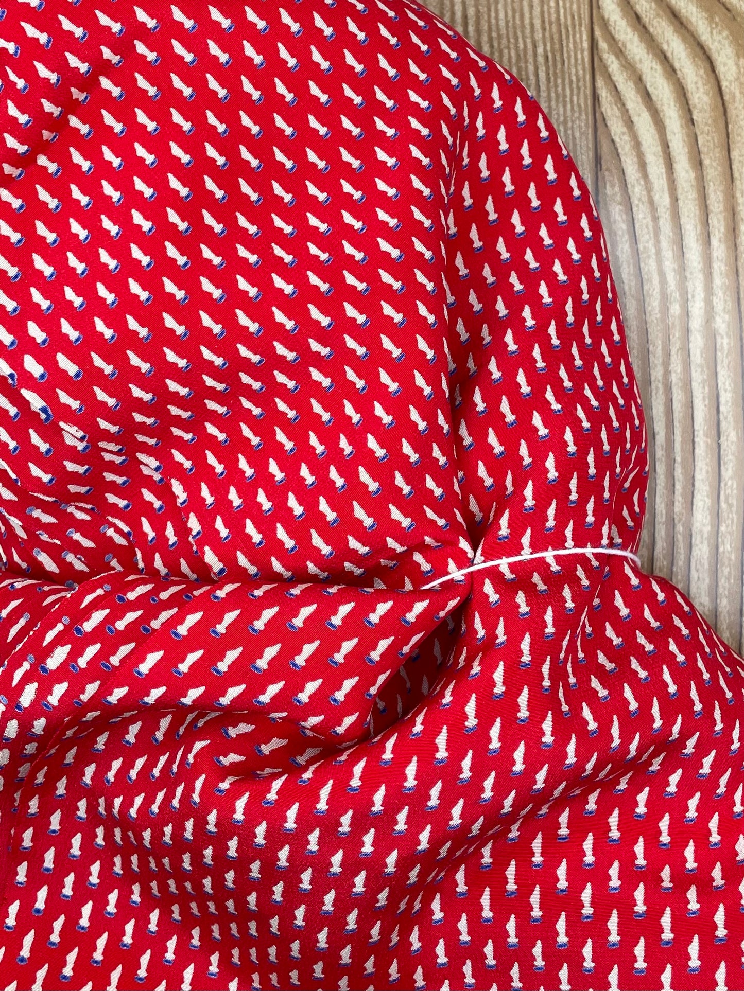 7 Yards Silky Red